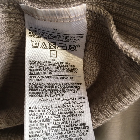 Old Navy Luxe Tee Neutral Shade Taupe Size M - Picture 5 of 7